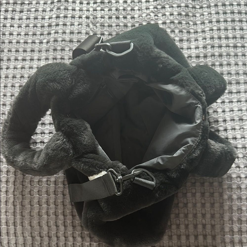 Nike Black and Cream Faux Fur Shoulder Bag - Picture 5 of 5